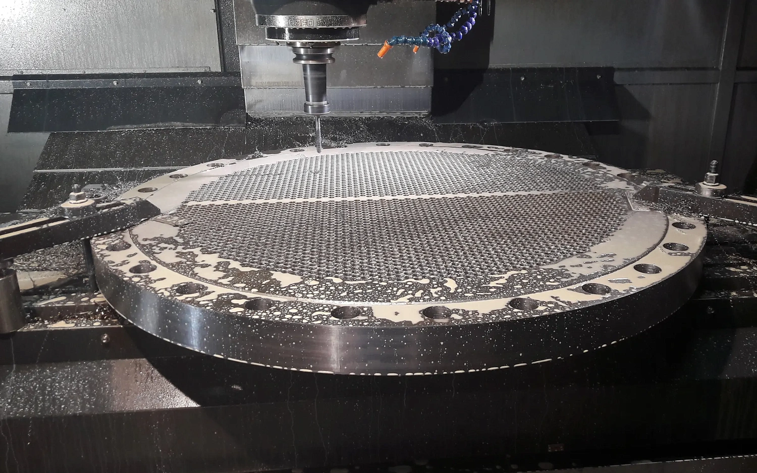 We supply machines for manufacturing tube sheets